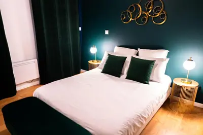 Un ou plusieurs lits dans un hébergement de l'établissement Grand loft familial 4 chambres avec parking privé