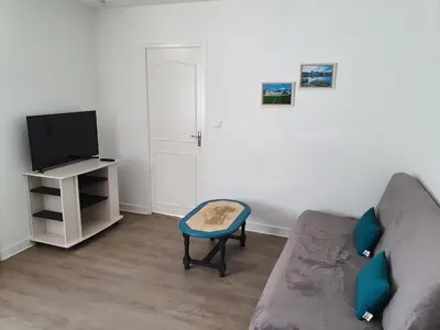 Télévision ou salle de divertissement dans l'établissement Le gîte du Puits Aubert