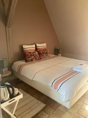 Un ou plusieurs lits dans un hébergement de l'établissement Chambre Capucine