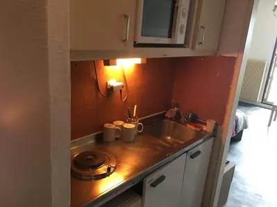Cuisine ou kitchenette dans l'établissement Joli studio proche des châteaux et du parc de Beauval