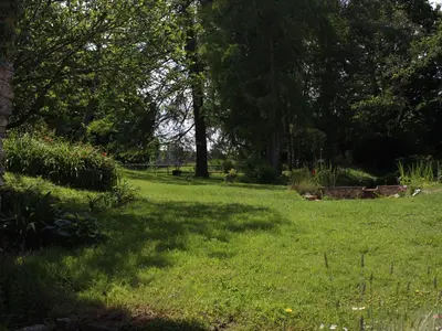 Jardin de l'établissement Charmant Gîte Campagnard près du Mans - Calme, Confort et Commodités à Proximité - FR-1-410-327