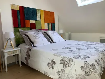 Un ou plusieurs lits dans un hébergement de l'établissement SUPERLOGIS - Sous Les Toits - T2- 3étoiles - BLOIS-HYPERCENTRE 1 chambre 4 personnes
