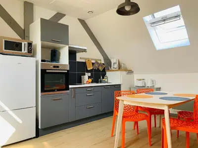 Cuisine ou kitchenette dans l'établissement SUPERLOGIS - Sous Les Toits - T2- 3étoiles - BLOIS-HYPERCENTRE 1 chambre 4 personnes