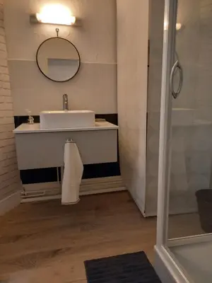 Salle de bains dans l'établissement Charmant studio dans le Vieux Tours