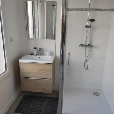 Salle de bains dans l'établissement Appartement Cosy avec place de parking privée
