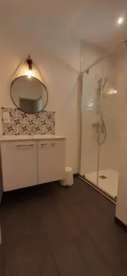 Salle de bains dans l'établissement Riva Lodge