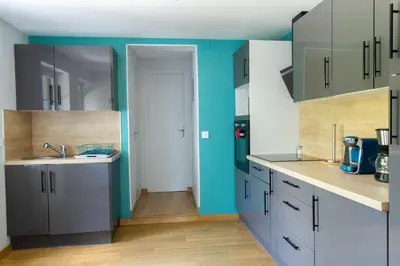 Cuisine ou kitchenette dans l'établissement La Récrée des Pandas Maison de ville 6pers, Châteauvieux, Zoo de Beauval, Châteaux de la Loire