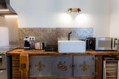 Cuisine ou kitchenette dans l'établissement l'Atelier du menuisier