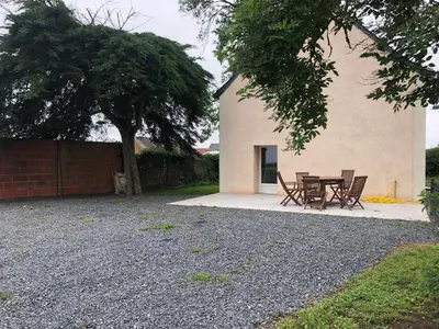 Jardin de l'établissement Spacieuse maison près du Mans avec jardin, idéale pour séjours pro, 4 chambres, Wi-Fi, parking - FR-1-410-330