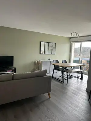 Télévision ou salle de divertissement dans l'établissement Appartement T3 proche circuit du Mans