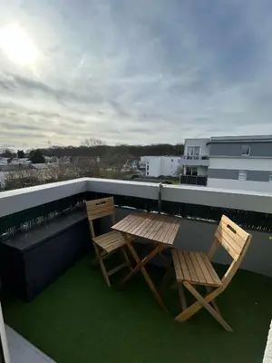 Balcon ou terrasse dans l'établissement Appartement T3 proche circuit du Mans