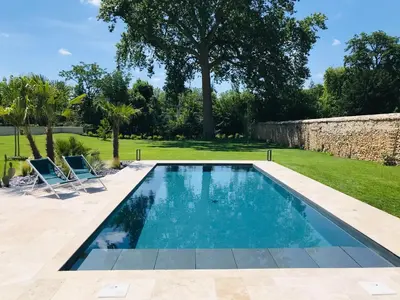 Piscine de l'établissement Les Chambres de La Varenne - Chambres d'hôtes ou située à proximité