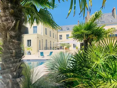 Piscine de l'établissement Les Chambres de La Varenne - Chambres d'hôtes ou située à proximité