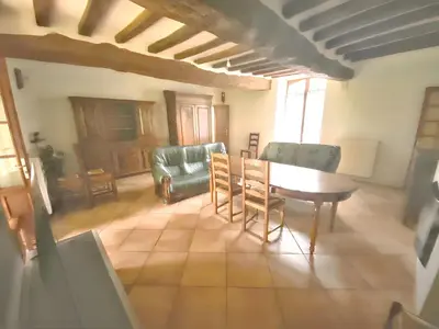Coin salon dans l'établissement Maison charmante à Mouterre-Silly avec jardin privé