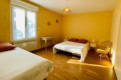 Un ou plusieurs lits dans un hébergement de l'établissement Chez Dedette