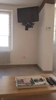 Télévision ou salle de divertissement dans l'établissement Les Cavelots à Vendôme