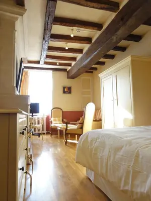 Un ou plusieurs lits dans un hébergement de l'établissement Logis Manoir De La Giraudière