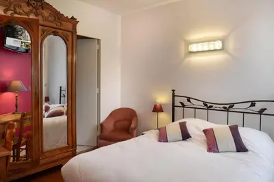 Un ou plusieurs lits dans un hébergement de l'établissement Logis Manoir De La Giraudière
