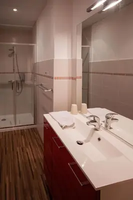 Salle de bains dans l'établissement lhotel