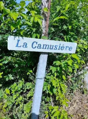 Certificat, récompense, panneau ou autre document affiché dans l'établissement Studio 