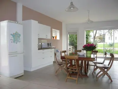Cuisine ou kitchenette dans l'établissement Gîte spacieux en Touraine, 8 pers, jardin privé, calme - FR-1-381-273