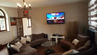 Télévision ou salle de divertissement dans l'établissement GITE LONGERE DE 15 PERSONNES AU CHATEAU DE JALLANGES VOUVRAY