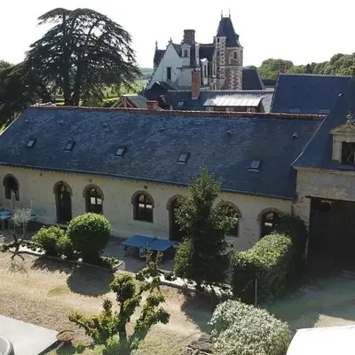GITE LONGERE DE 15 PERSONNES AU CHATEAU DE JALLANGES VOUVRAY