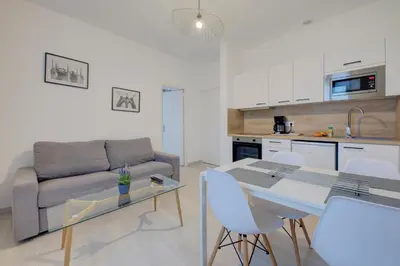 Cuisine ou kitchenette dans l'établissement Les forges 2 pièces étage