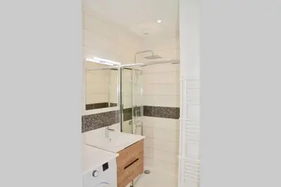 Salle de bains dans l'établissement Les forges 2 pièces étage