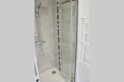 Salle de bains dans l'établissement Les forges 2 pièces RDC