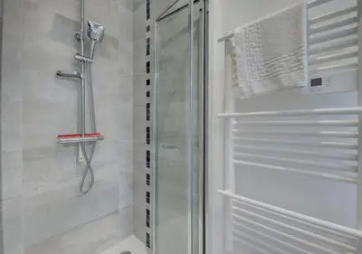 Salle de bains dans l'établissement Les forges 2 pièces RDC