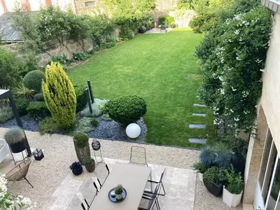 Jardin de l'établissement la boutique mj décoration vous propose de découvrir ses deux chambres d'hôtes