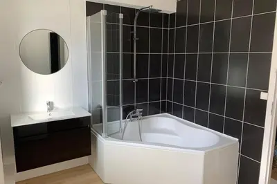 Salle de bains dans l'établissement Le LORENZO - hypercentre, cosy et vue Loire