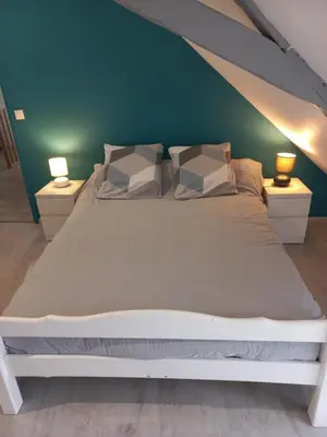 Un ou plusieurs lits dans un hébergement de l'établissement Agréable maison de ville au coeur de Chinon