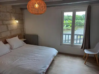 Un ou plusieurs lits dans un hébergement de l'établissement Agréable maison de ville au coeur de Chinon