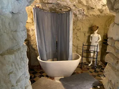 Salle de bains dans l'établissement Le Tunnel du Moulin