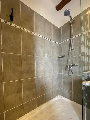 Salle de bains dans l'établissement LE PRESBYTÈRE DE LA CITE ROYALE DE LOCHES