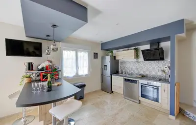 Cuisine ou kitchenette dans l'établissement Gîte Le Paul Bert - centre ville-parking gratuit