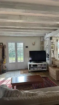 Télévision ou salle de divertissement dans l'établissement Monteaux - Les Rabris