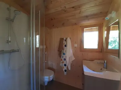 Salle de bains dans l'établissement Les écolodges du Château de Charnizay