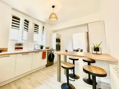 Cuisine ou kitchenette dans l'établissement Le Mans - Au Calme - Stationnement Facile - Proche Centre Ville et Gare