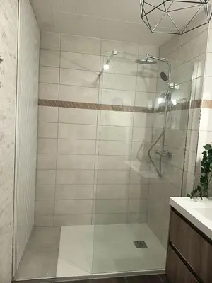 Salle de bains dans l'établissement Monts repos!