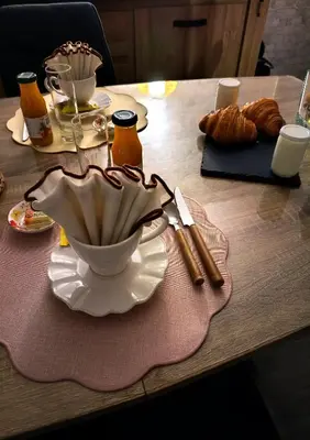 Nourriture dans le séjour chez l'habitant ou à proximité