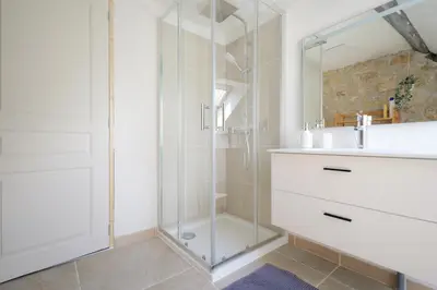 Salle de bains dans l'établissement Le Grand Prateau - à 800m du Zoo