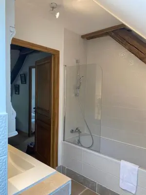 Salle de bains dans l'établissement Maison d'hôtes Moulin du Bas Pesé