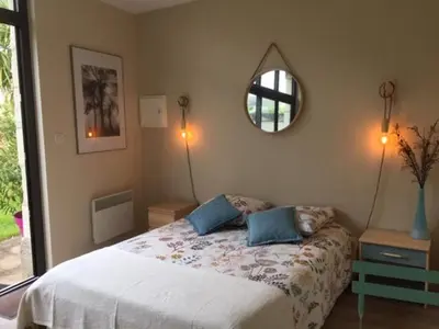 Un ou plusieurs lits dans un hébergement de l'établissement Chambre dans dépendance Maison de Ville + abri vélos
