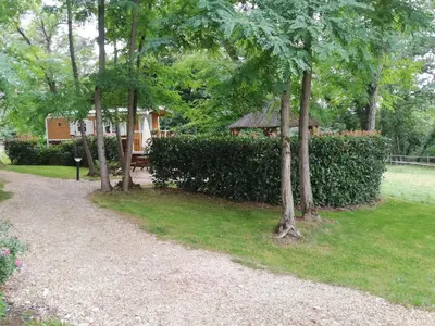 Jardin de l'établissement La Fontaine de la Chapinière CW à 5 KM du Zoo Park de Beauval