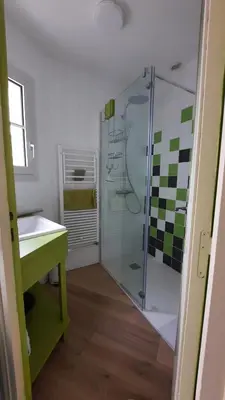 Salle de bains dans l'établissement La Gustine