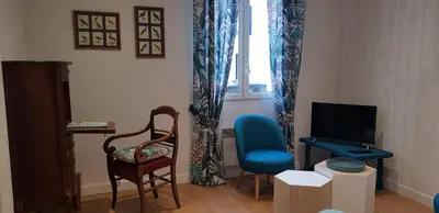 Télévision ou salle de divertissement dans l'établissement At home
