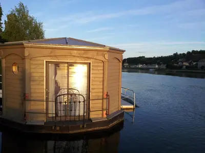 Vue sur la rivière ou le fleuve situé(e) à proximité de le bateau